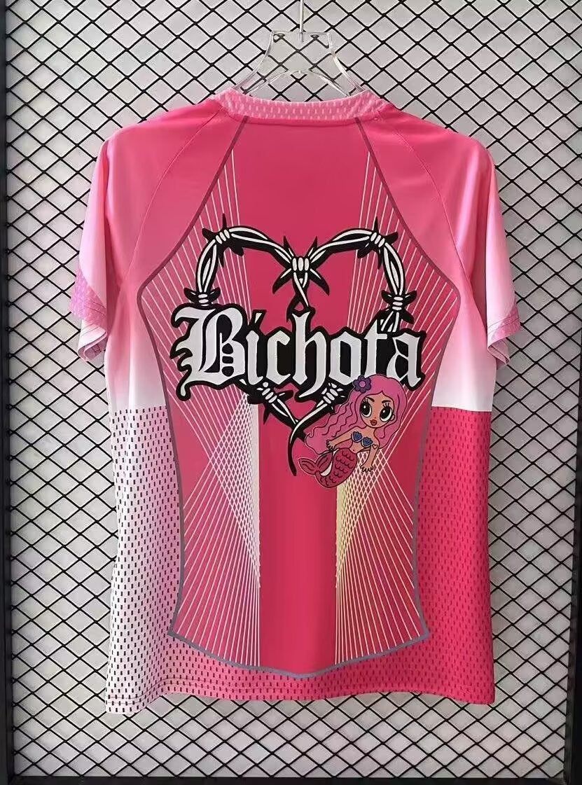 maillot officiel FC Barcelona édition rose collaboration Karol G pour supporters