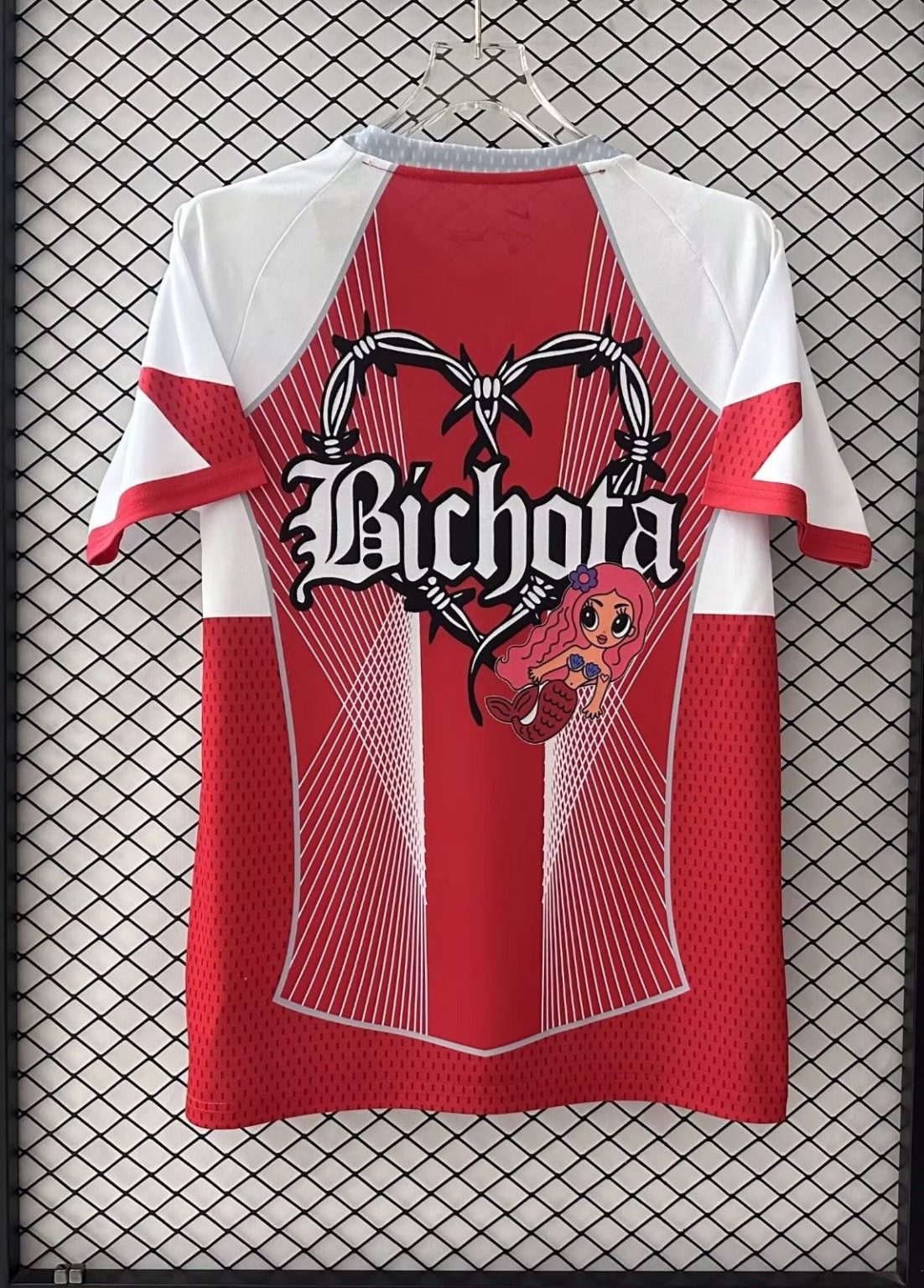 Maillot rouge édition limitée FC Barcelona collaboration Karol G tenue supporter