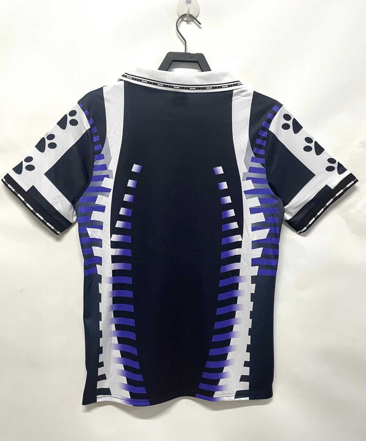 maillot-third-vintage-du-real-madrid-saison-mille-neuf-cent-quatre-vingt-dix-sept-mille-neuf-cent-quatre-vingt-dix-huit Maillot third vintage du Real Madrid saison mille neuf cent quatre vingt dix sept mille neuf cent quatre vingt dix huit