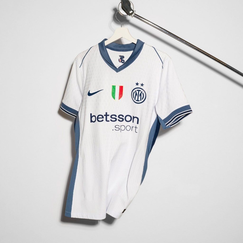 tenue-de-football-inter-milan-a-l-exterieur-jersey-bleu-marine-et-turquoise Tenue de football Inter Milan à l’extérieur jersey bleu marine et turquoise