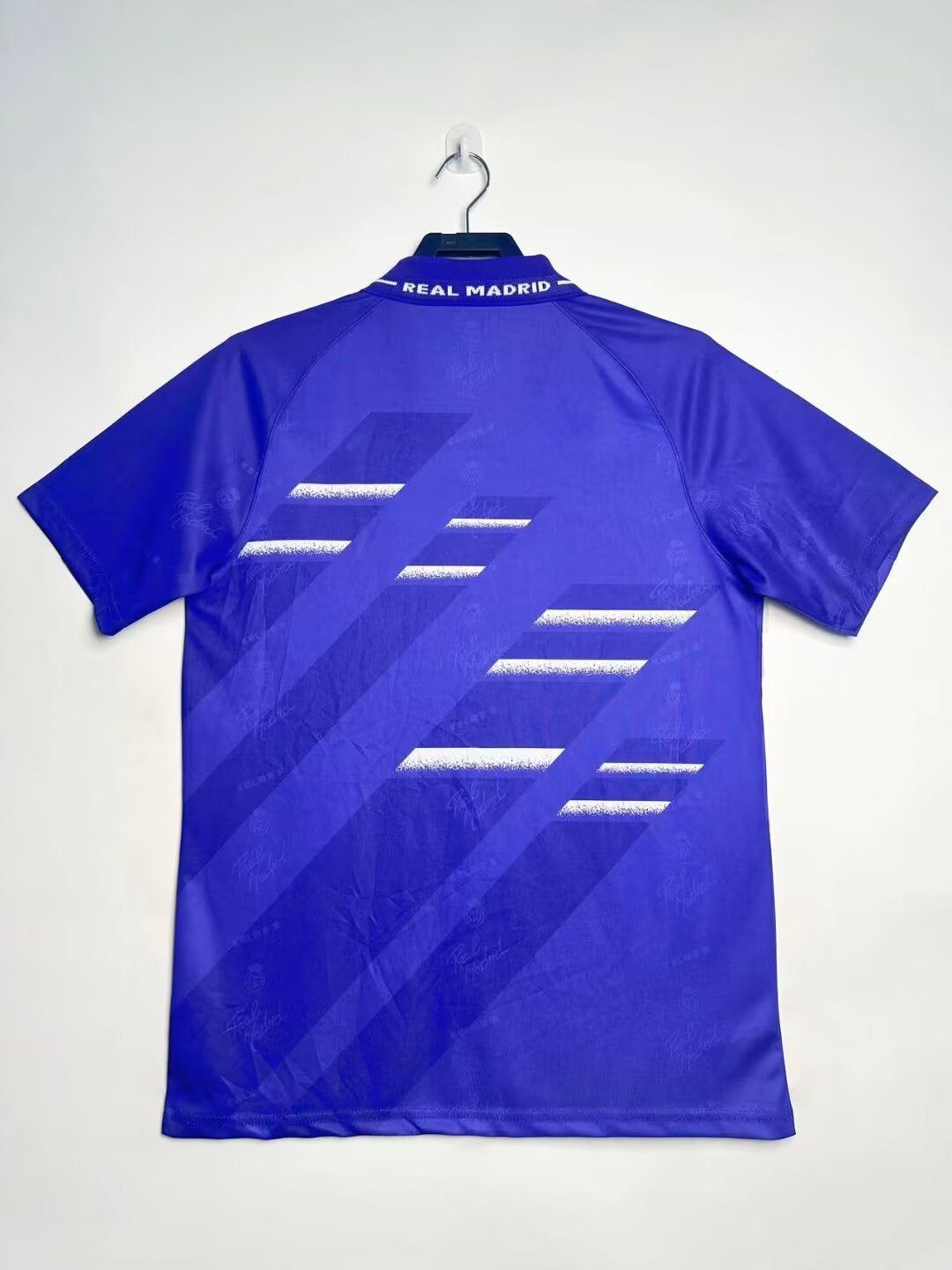 Tenue de football Real Madrid couleur violet avec sponsor Teka style rétro