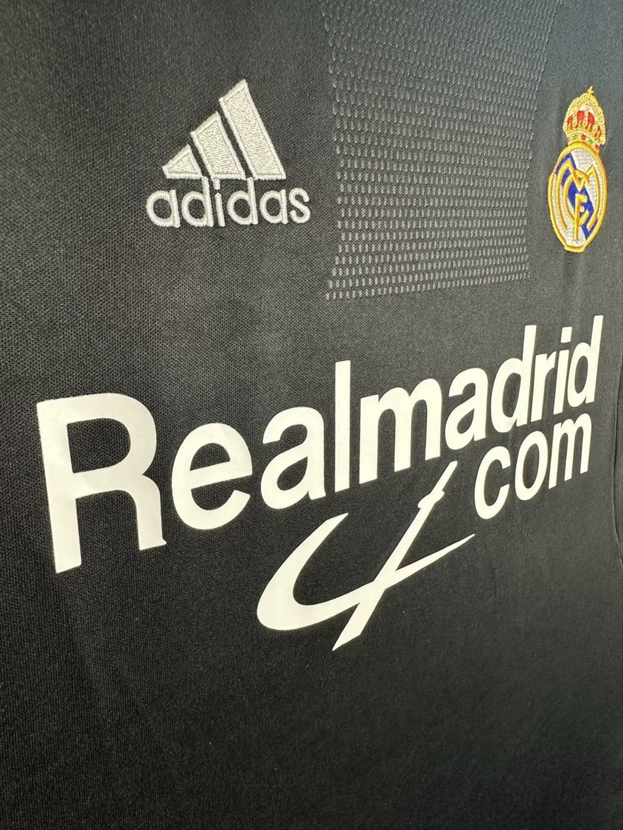 tenue de football Real Madrid version extérieure 2001 2002