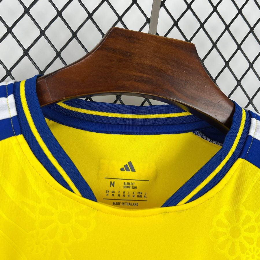 tenue de football suédoise à domicile 2026 maillot bleu et jaune