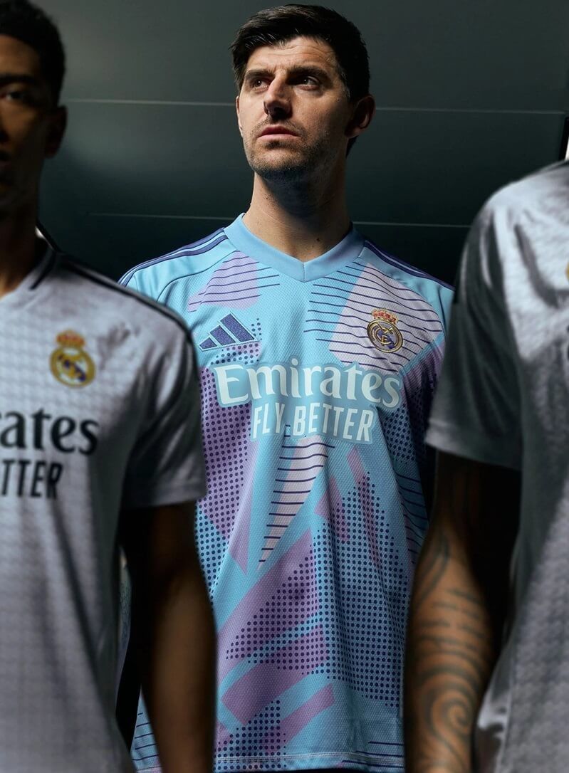 tenue de gardien Real Madrid couleur officielle manches longues