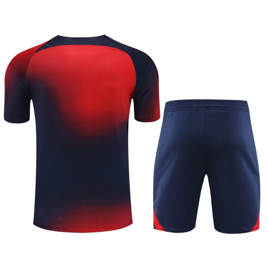 tenue entrainement Paris Saint Germain rouge et bleu saison 2023 2024