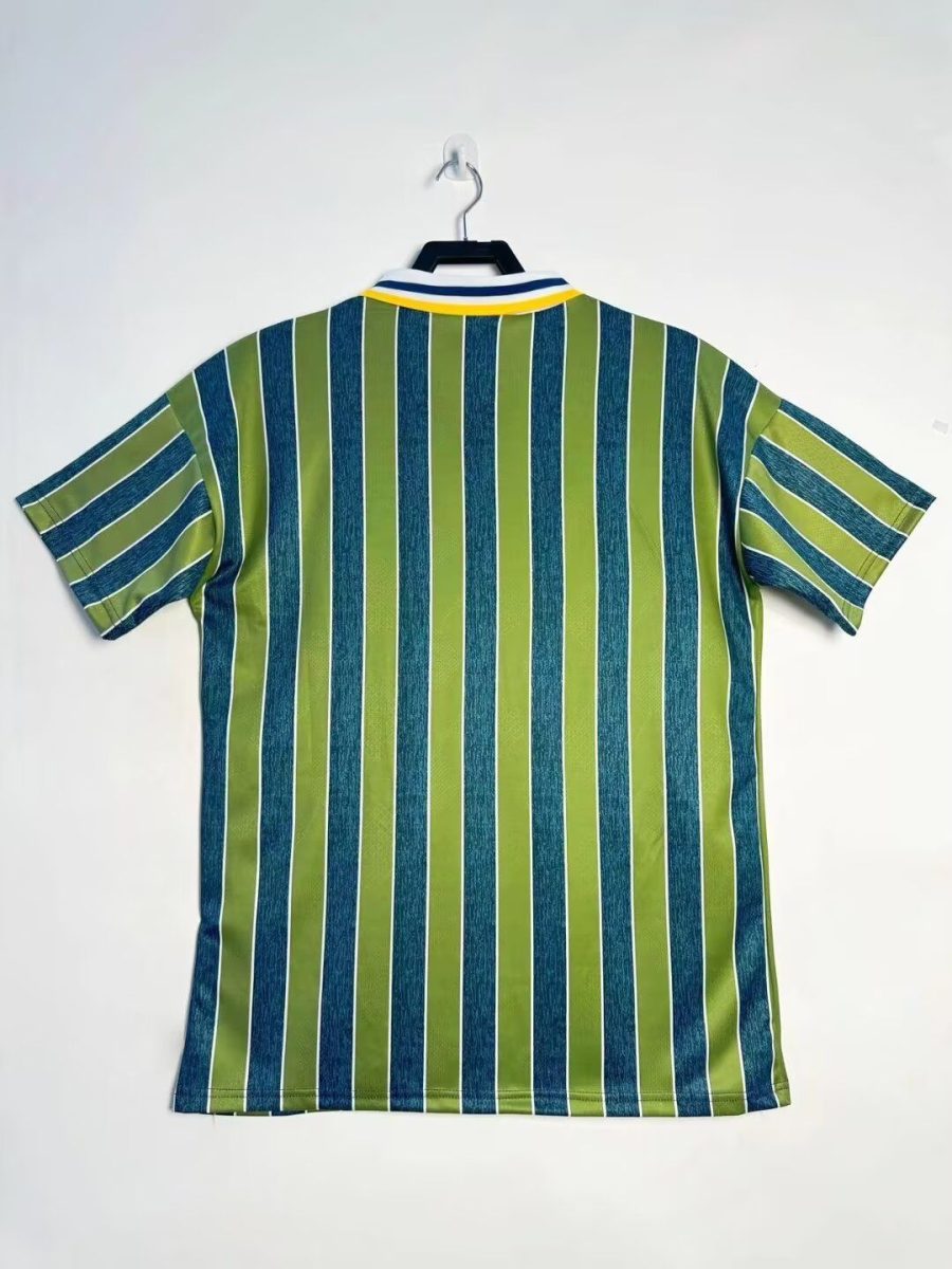 Tenue extérieure Inter Milan vintage années 1990 version third
