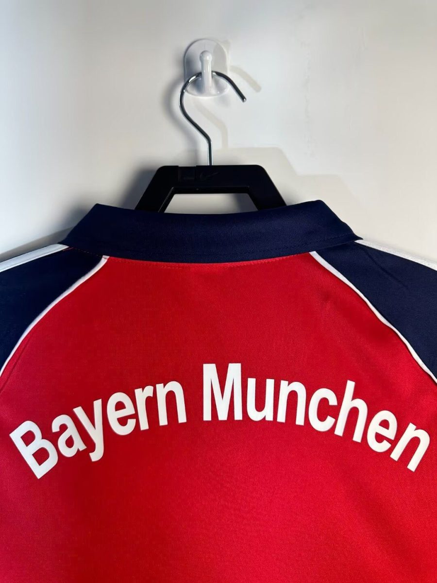 tenue officielle Bayern Munich à domicile édition 2000 2001