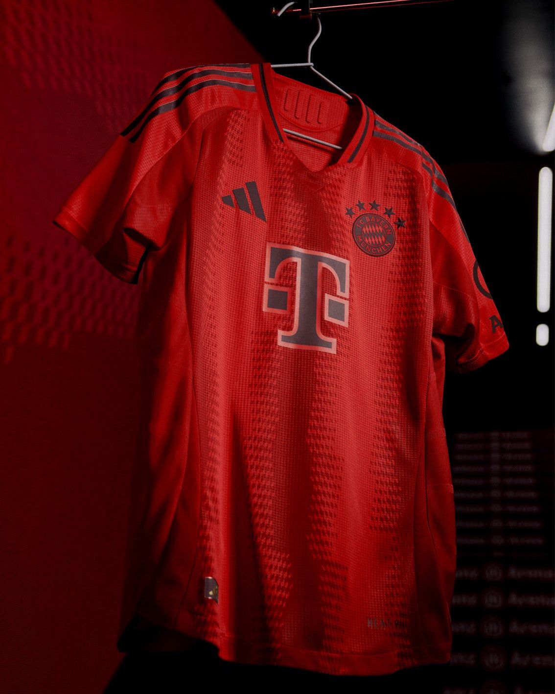 tenue officielle Bayern Munich à domicile édition 2024 2025
