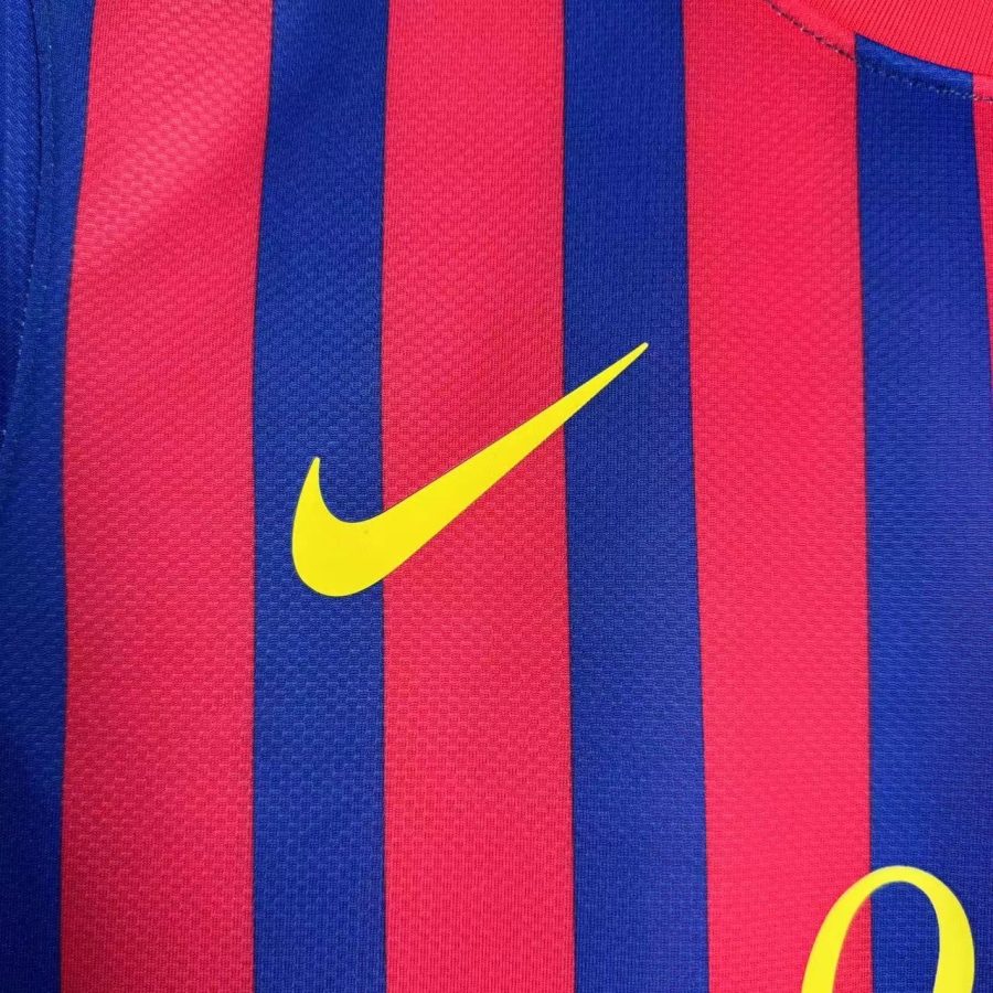 tenue-officielle-fc-barcelona-domicile-2011-2012 tenue officielle FC Barcelona domicile 2011 2012