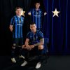 tenue-officielle-inter-milan-a-domicile-jersey-de-football-rayures-nerazzurri Tenue officielle Inter Milan à domicile jersey de football rayures nerazzurri