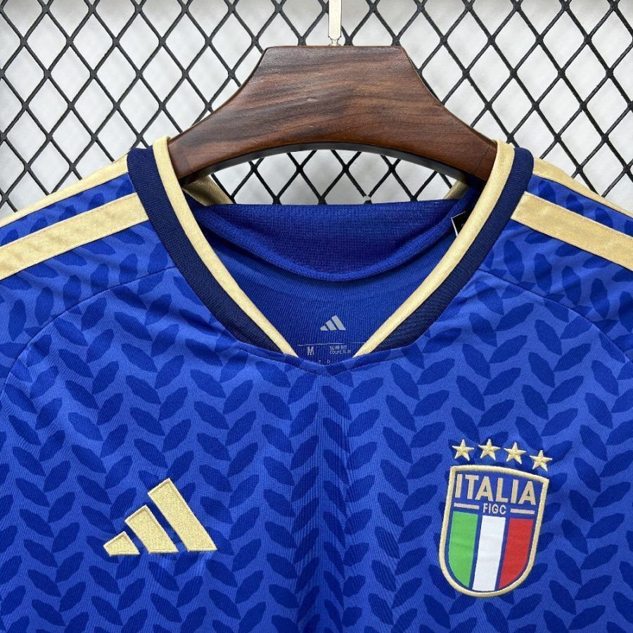 tenue officielle Italie bleu azur avec écusson fédération