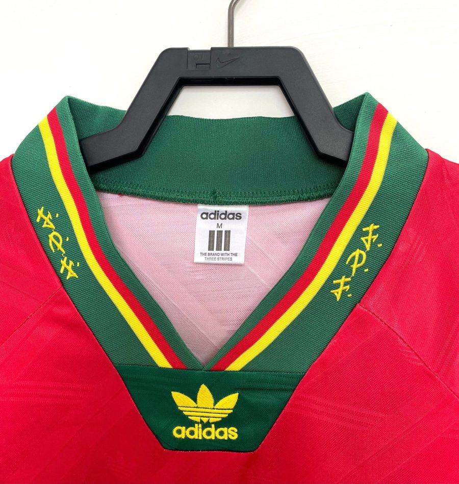 tenue-officielle-portugal-vintage-annees-quatre-vingt-dix tenue officielle Portugal vintage années quatre vingt dix