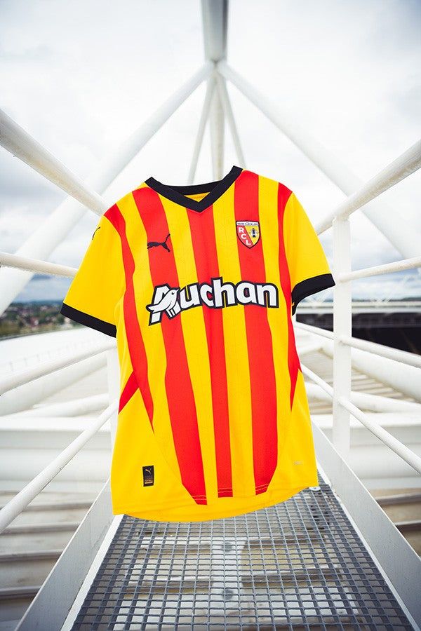 tenue officielle RC Lens maillot jaune et rouge pour supporter à domicile