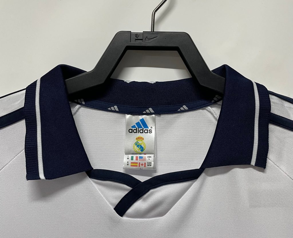 tenue officielle Real Madrid à domicile édition vintage
