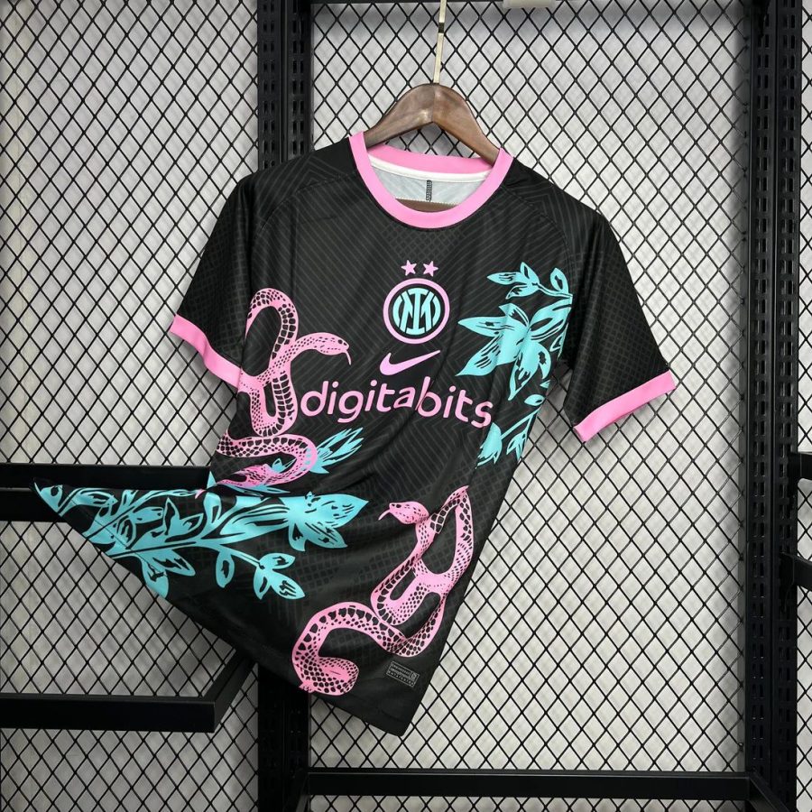 Tunique de foot Inter Milan coloris rose graphique serpent collection 2025 2026