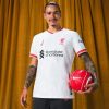 tunique de football Liverpool modèle third avec écusson du club