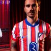 Tunique officielle Atletico Madrid à domicile avec blason du club et rayures rouges