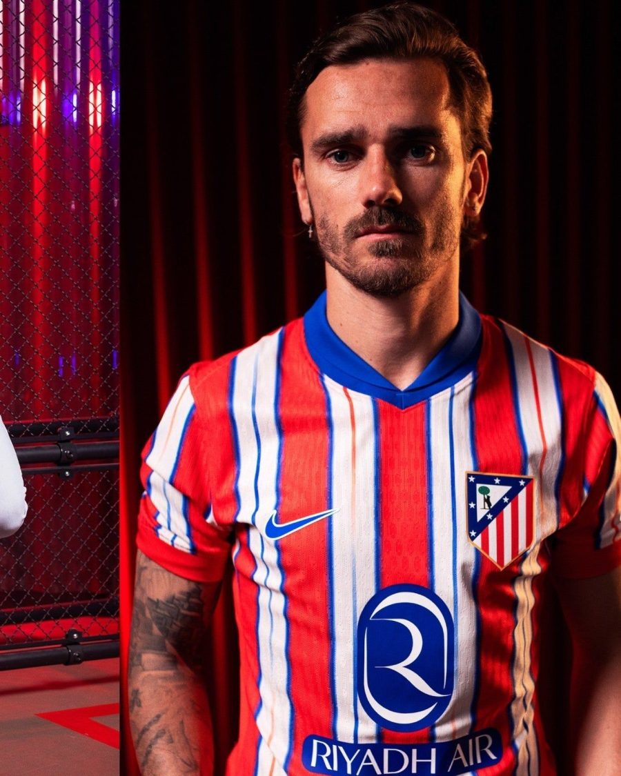 Tunique officielle Atletico Madrid à domicile avec blason du club et rayures rouges