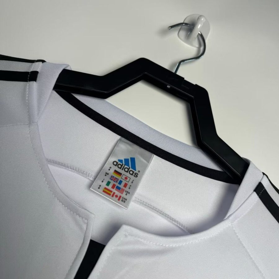 Tunique officielle Real Madrid à domicile édition 2003 2004