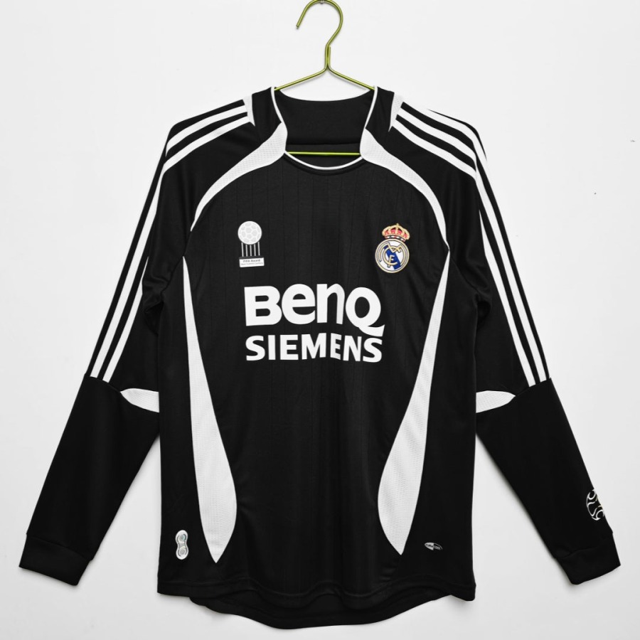 033b9f6210a6855ebb1e09bfc4ff68e3.jpg Maillot Real Madrid Third 2006-2007 Manches Longues
