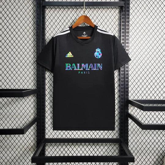 0CB555230AED15C571391CF40E6A2E4E_540x_b2a1d5cb-f335-4ed7-99f7-59f7ad8f5172.jpg Maillot Real Madrid 2023-2024 Noir Balmain