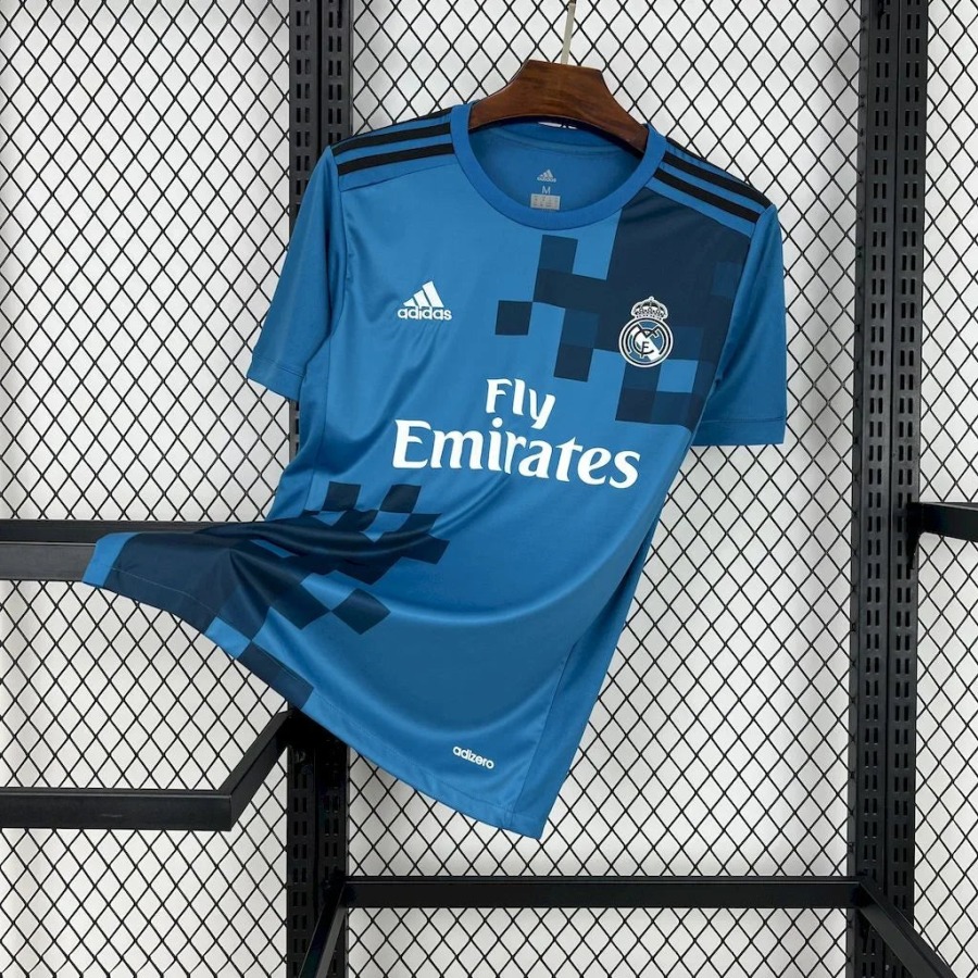 27515aa871afdf53c03f1d8e8826bf7e.jpg Maillot Real Madrid Rétro 2017-2018