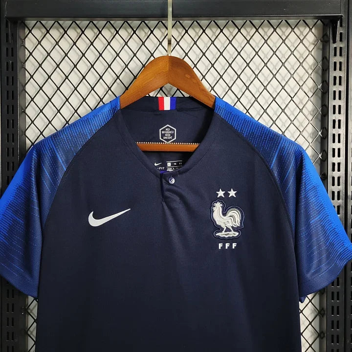 28dffe603326f5268b283aa6aba649f6_b34c64d8-5f27-4c4d-b8d8-2f2cef77f17c.jpg Maillot Équipe de France Rétro 2018