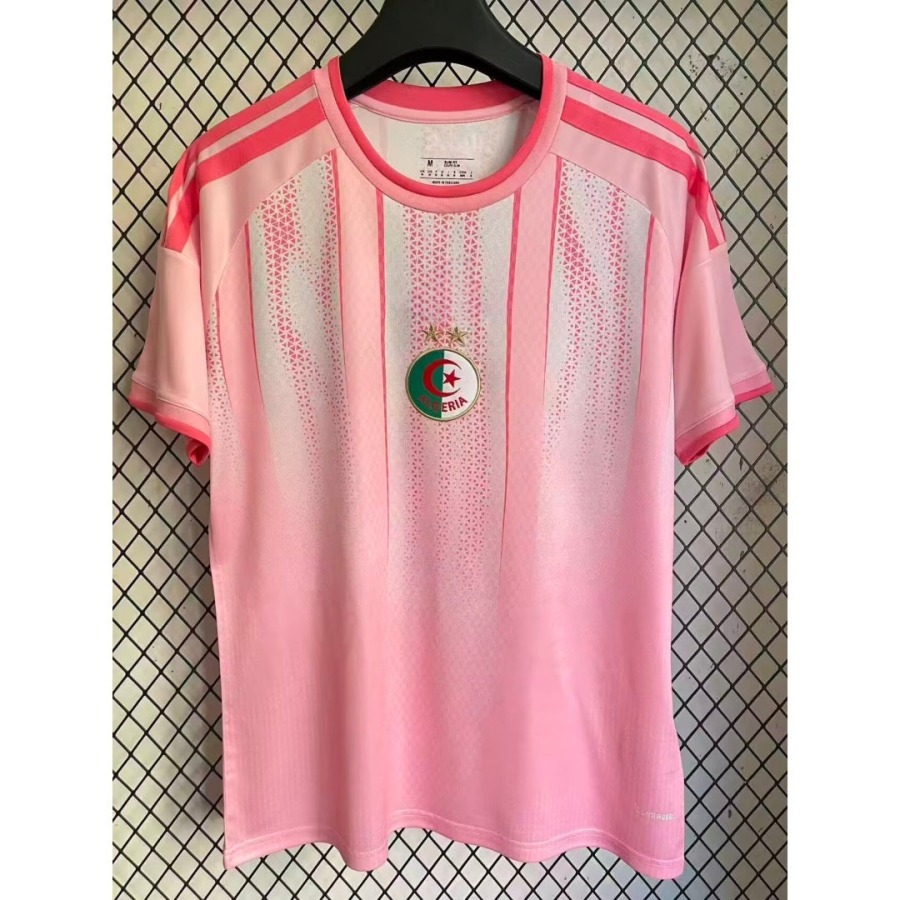 31cd30731d355496d6924753429d6e6e.jpg Maillot Algérie 2025/26 Rose Edition Spéciale