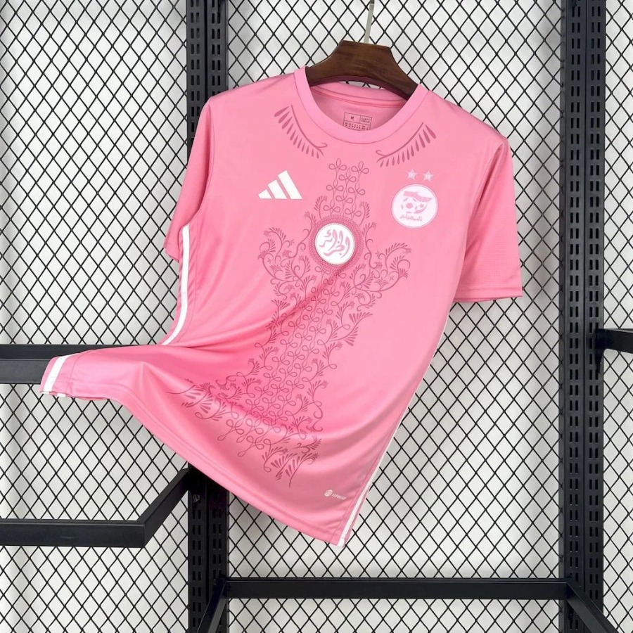 32ea9d2baac56aa9d91463fc21d8194c.jpg Maillot Algérie 2025-2026 Rose Premium