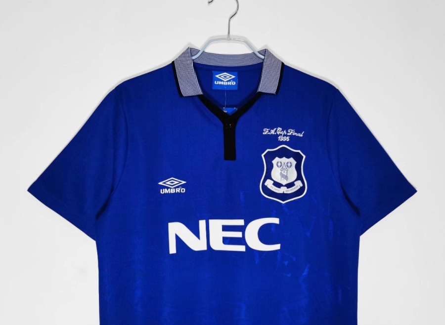 364BEEB0-EAFA-41C1-8946-336E2609E7DA.jpg Maillot Everton Domicile 1995/96