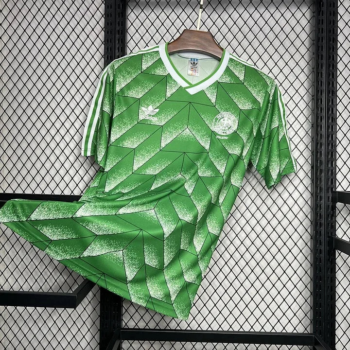 37fc66f4ca4cedfdcffb27dd4bdd504e.jpg Maillot Allemagne Retro 1990