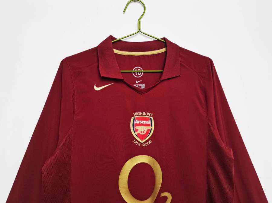 3DE581A7-9A5A-43E3-9E06-DC3EBE86C8C3.jpg Maillot Arsenal 2005/06 Domicile Manches Longues