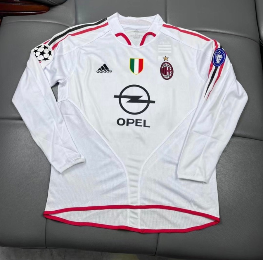 4713BF60-E598-41F2-9954-D776BE08C07A.jpg Maillot AC Milan 2004/05 Extérieur Manches Longues