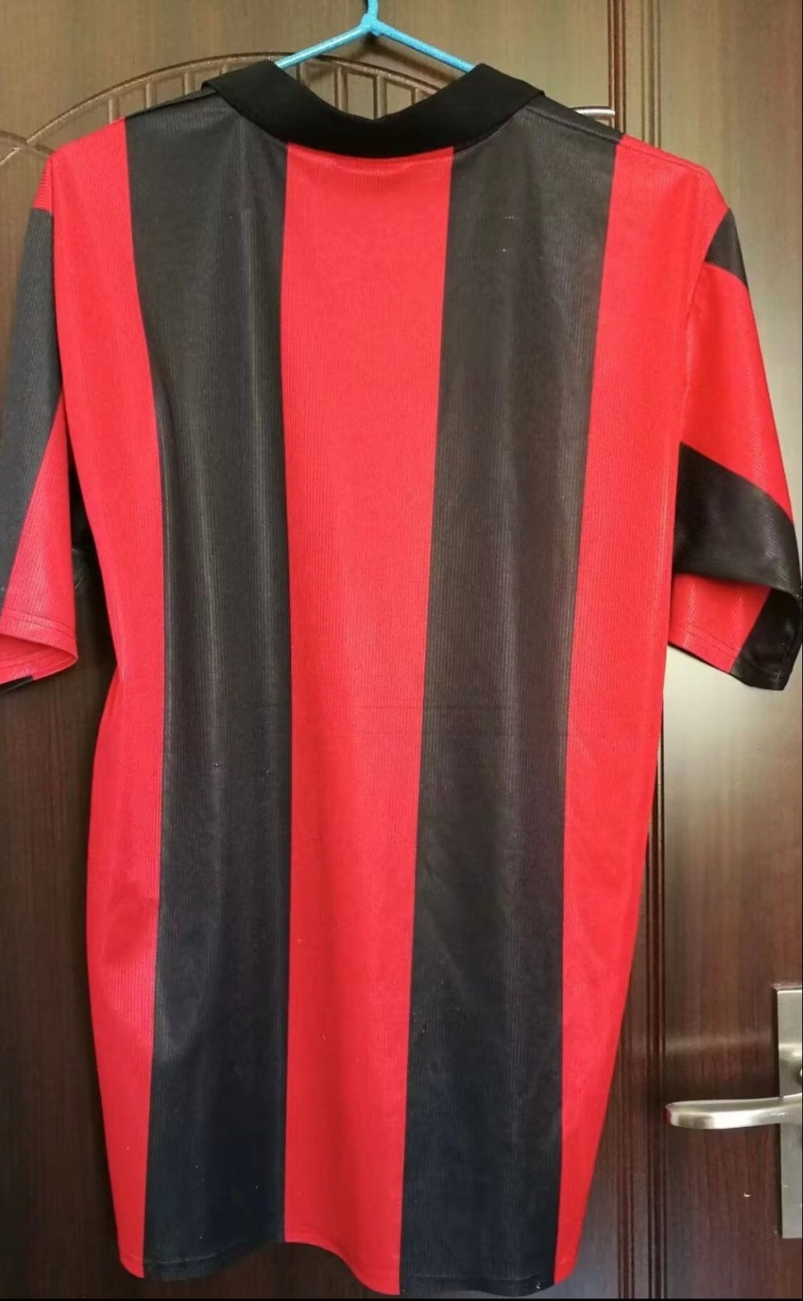 494BC338-327C-4E53-AAED-6E66571EDDF8.jpg Maillot Eintracht Francfort Domicile 1999/2000
