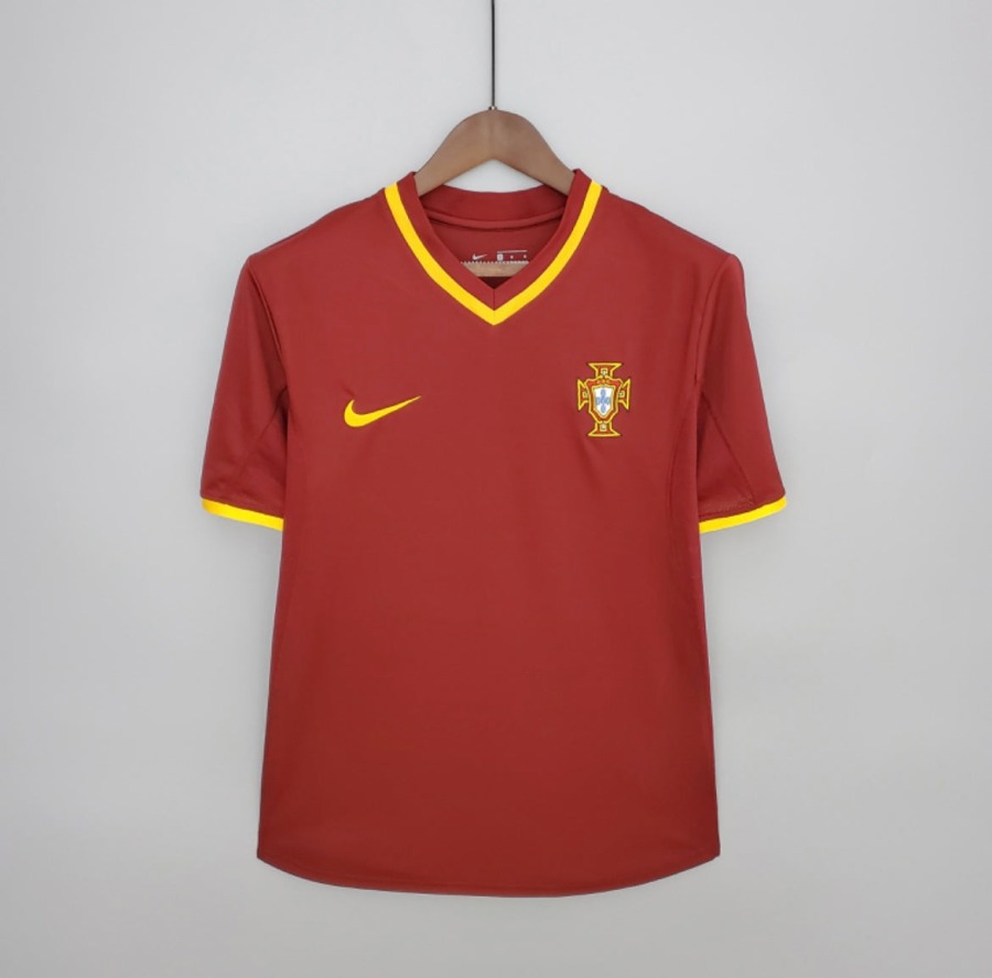 65253745-0288-4A54-B617-126EA3737A08.jpg Maillot Portugal Domicile 2000