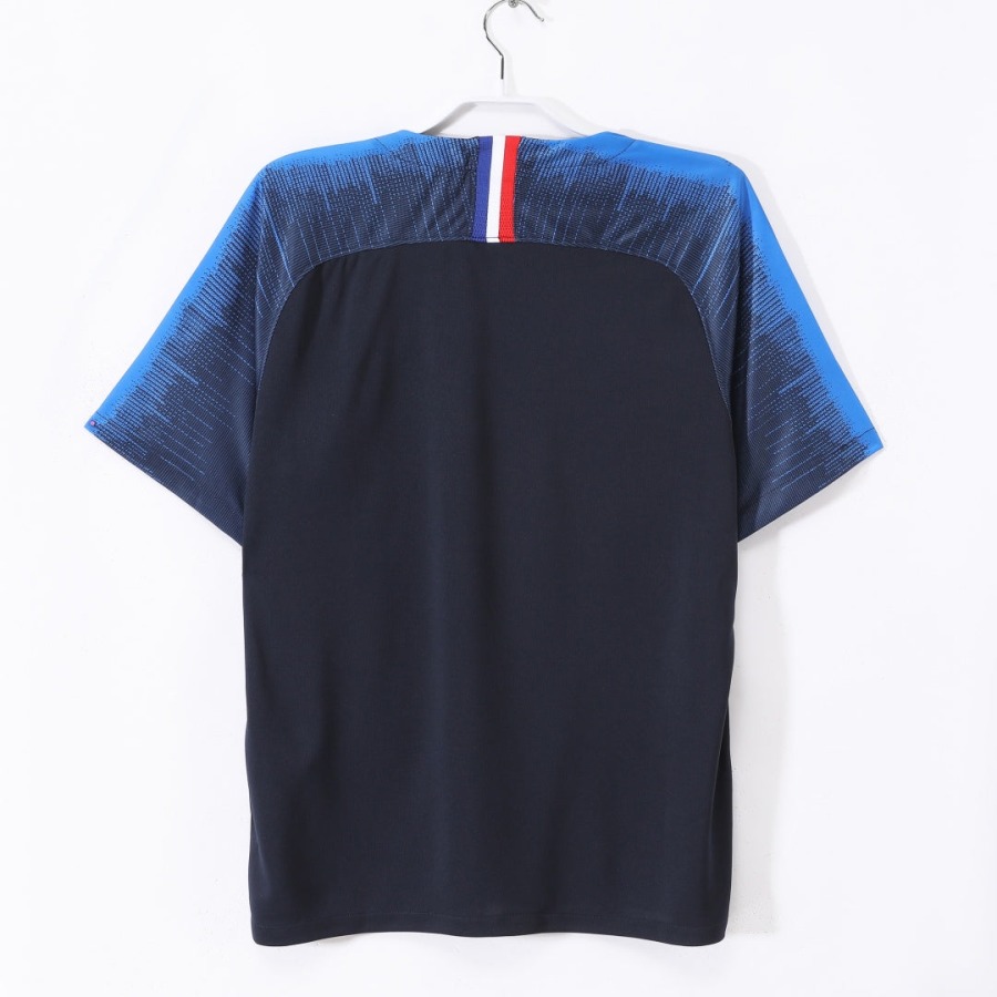 731b4907eaf866ebbcf139d8063b3a3c.jpg Maillot France Domicile Rétro 2018
