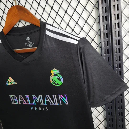 7FBB41CC1B27FB57A1EF7D4B8C7B6D2F_540x_f17aed9f-47b7-4596-a39c-a25c190fce10.jpg Maillot Real Madrid 2023-2024 Noir Balmain