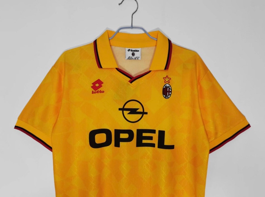 80C1AAD1-F341-4CD0-BD74-0C10AD5D34E9.jpg Maillot AC Milan Third 1995/96