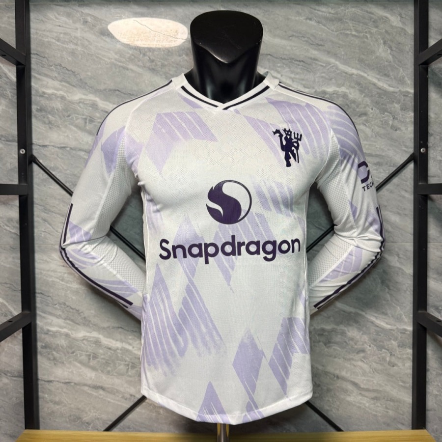81122cb46b6516e8db88cf396afca079.jpg Maillot Manchester United Extérieur 25/26 Manches Longues
