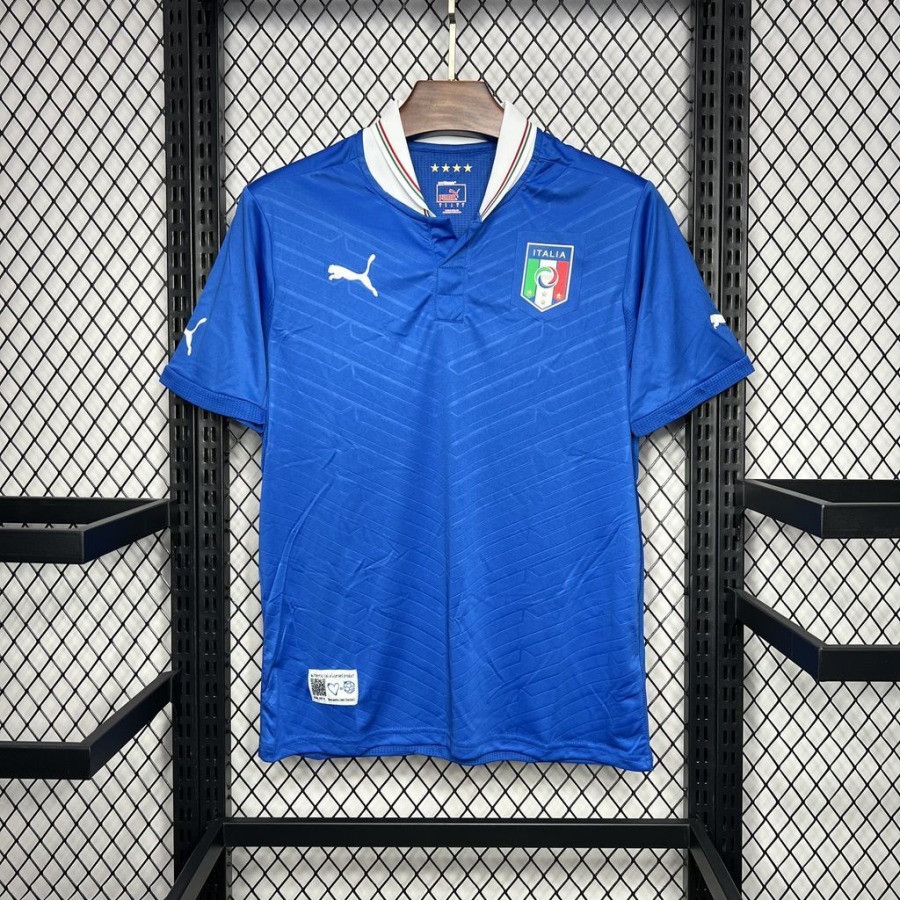 8b1e2b5efad80bf4cc0530ffbdd79fa6.jpg Maillot Italie Domicile Rétro 2012