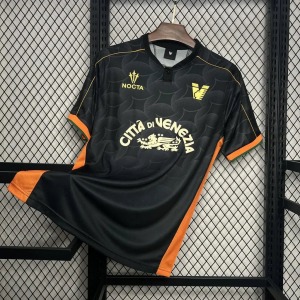 950dcf0bb7ef25844b41f9c668c1b116.jpg Maillot Venise Domicile 2024-2025
