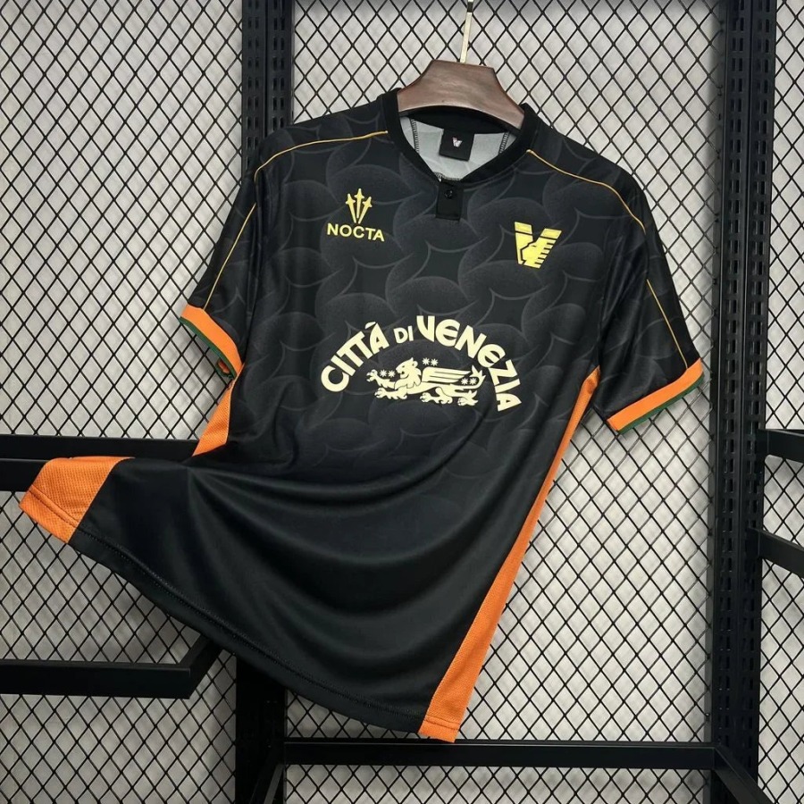 950dcf0bb7ef25844b41f9c668c1b116.jpg Maillot Venise Domicile 2024-2025