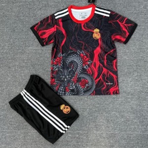 9c13107fcd0f0232de75aa2b10aed518.jpg Maillot Real Madrid 25/26 Enfant Rouge Spécial