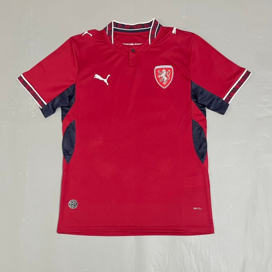 9dffb30acf618a6fca8cc6cd92d2695f.jpg Maillot République Tchèque Domicile 2025/26