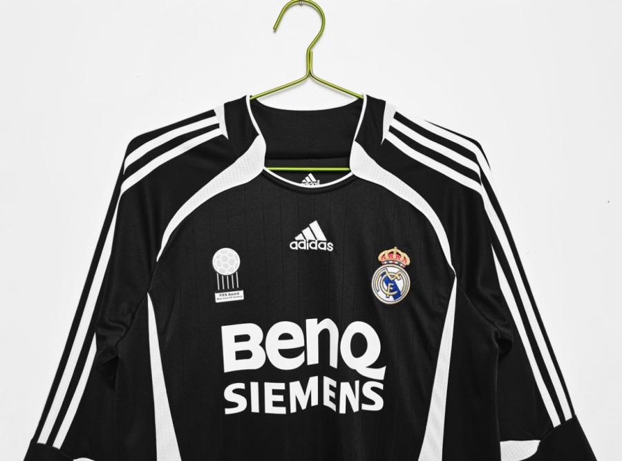 A53BD2CE-D137-4132-9713-DA11CC4FAEB8.jpg Maillot Real Madrid Extérieur Manches Longues 2006/07