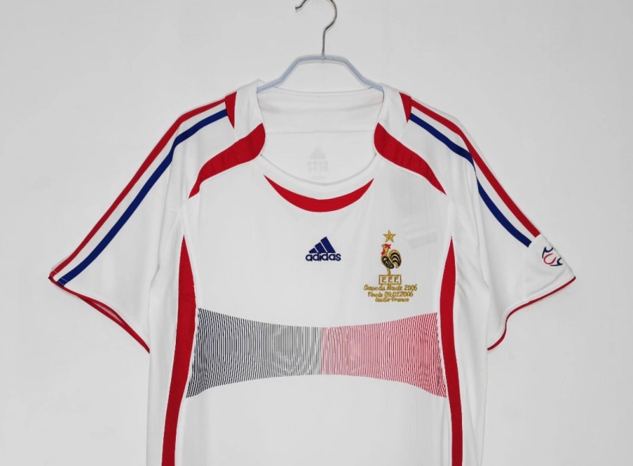 B1C91A15-536A-4013-B207-474557D138AD.jpg Maillot France 2006 Extérieur