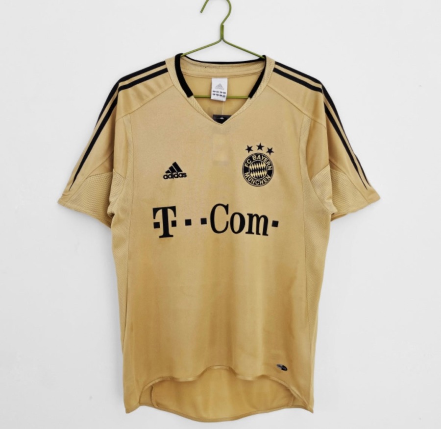 C6CC5B54-86C3-464C-9825-862AD5FC2E1A.jpg Maillot FC Bayern Munich 2004/05 Extérieur