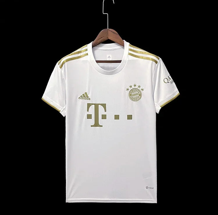 E78CE8C2-A8A8-46AF-A584-6B36CBF44A99.jpg Maillot Bayern Munich 2022-2023 Extérieur