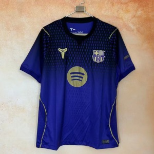 b06f8fa8eeab7330acec24eb2eb7dadb.jpg Maillot FC Barcelone 26/27 Édition Spéciale Violet
