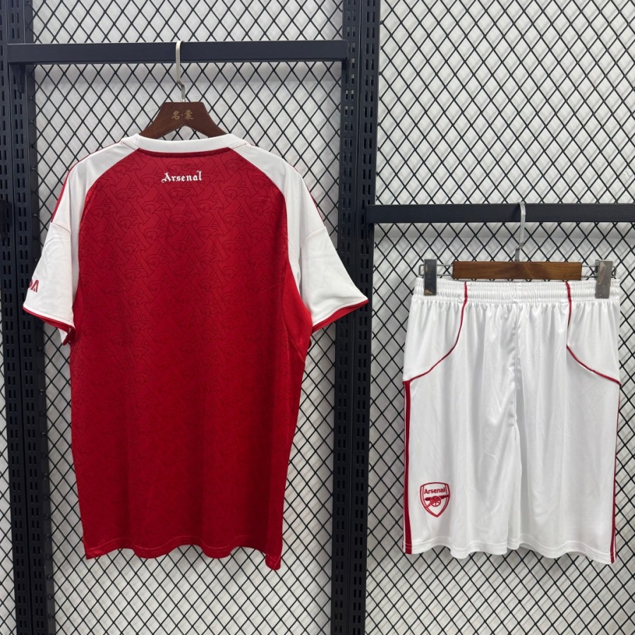 b21f22fc7cf8917599a83fd36a5077a0.jpg Maillot Arsenal Domicile 2025/26 Adult